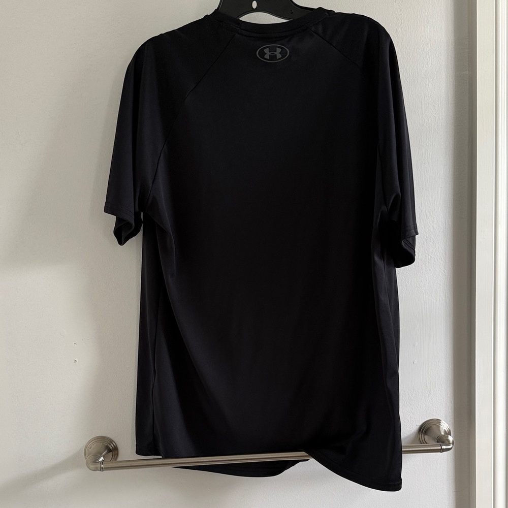 Under Armour Men's black Tee - Picture 4 of 4
